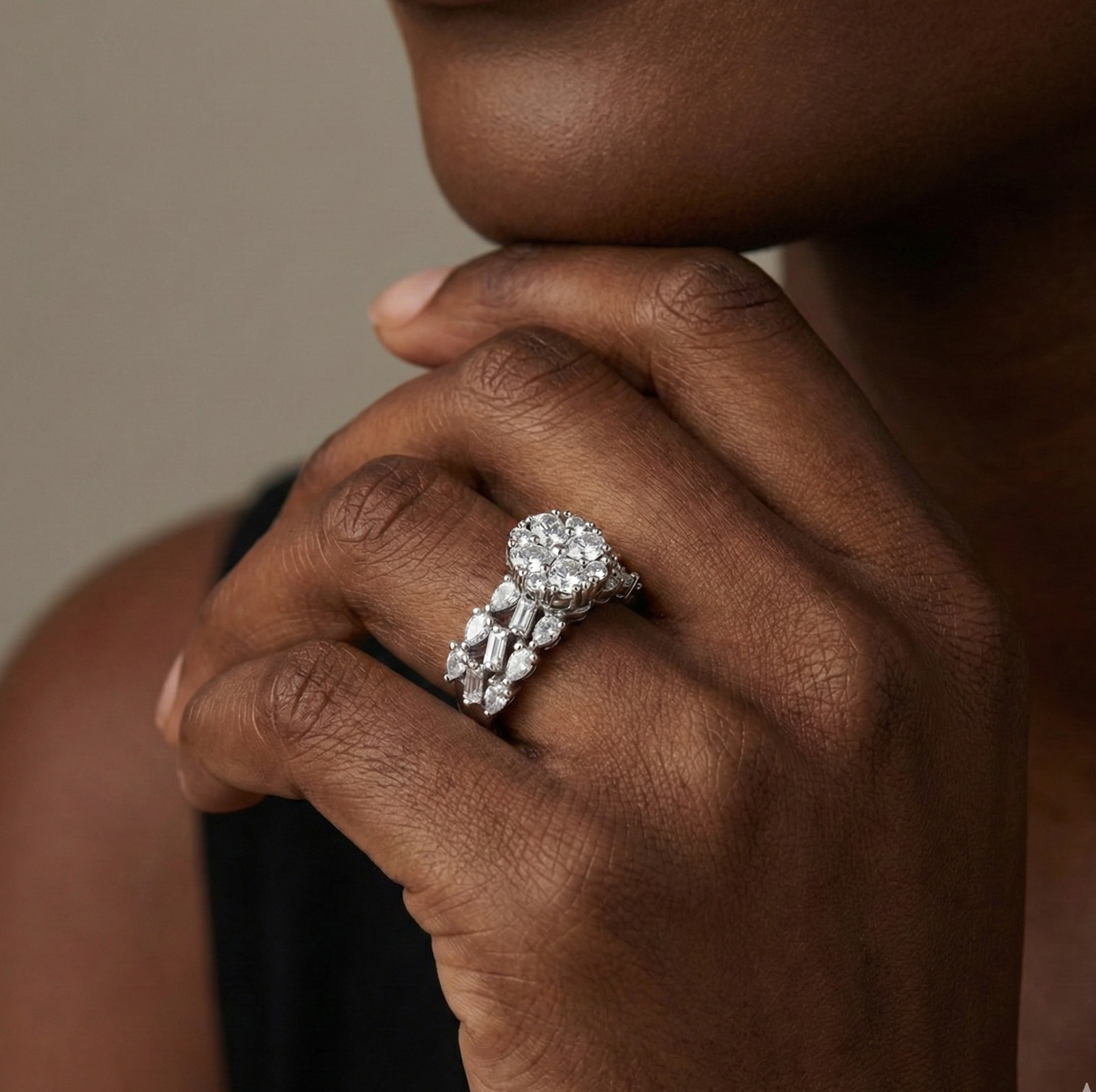 انگشتر طلانگین دار