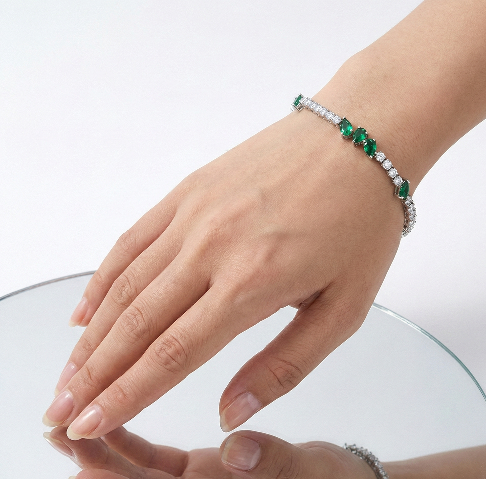 دستبند طلا نگین دار