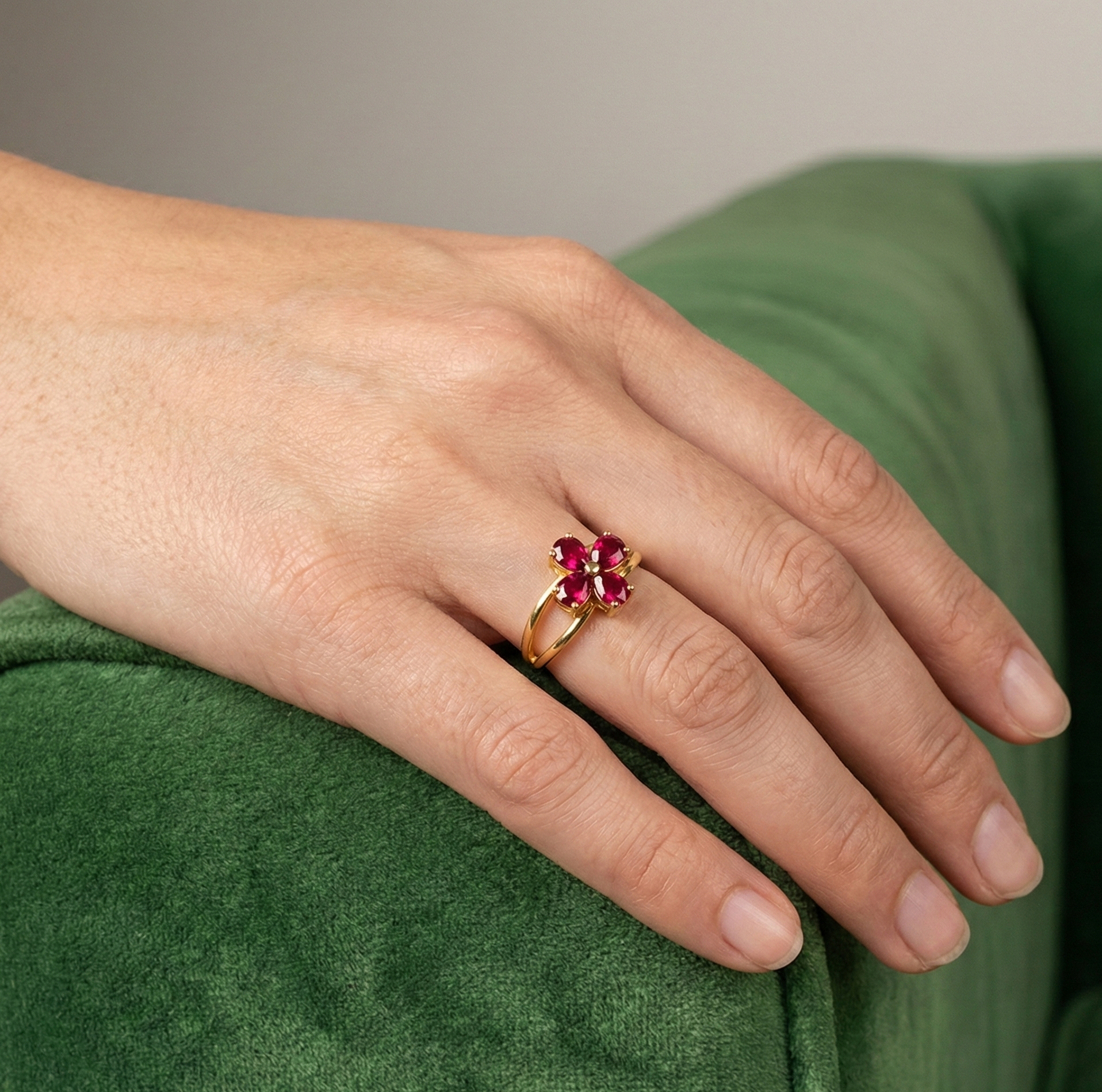 انگشتر طلا نگین دار