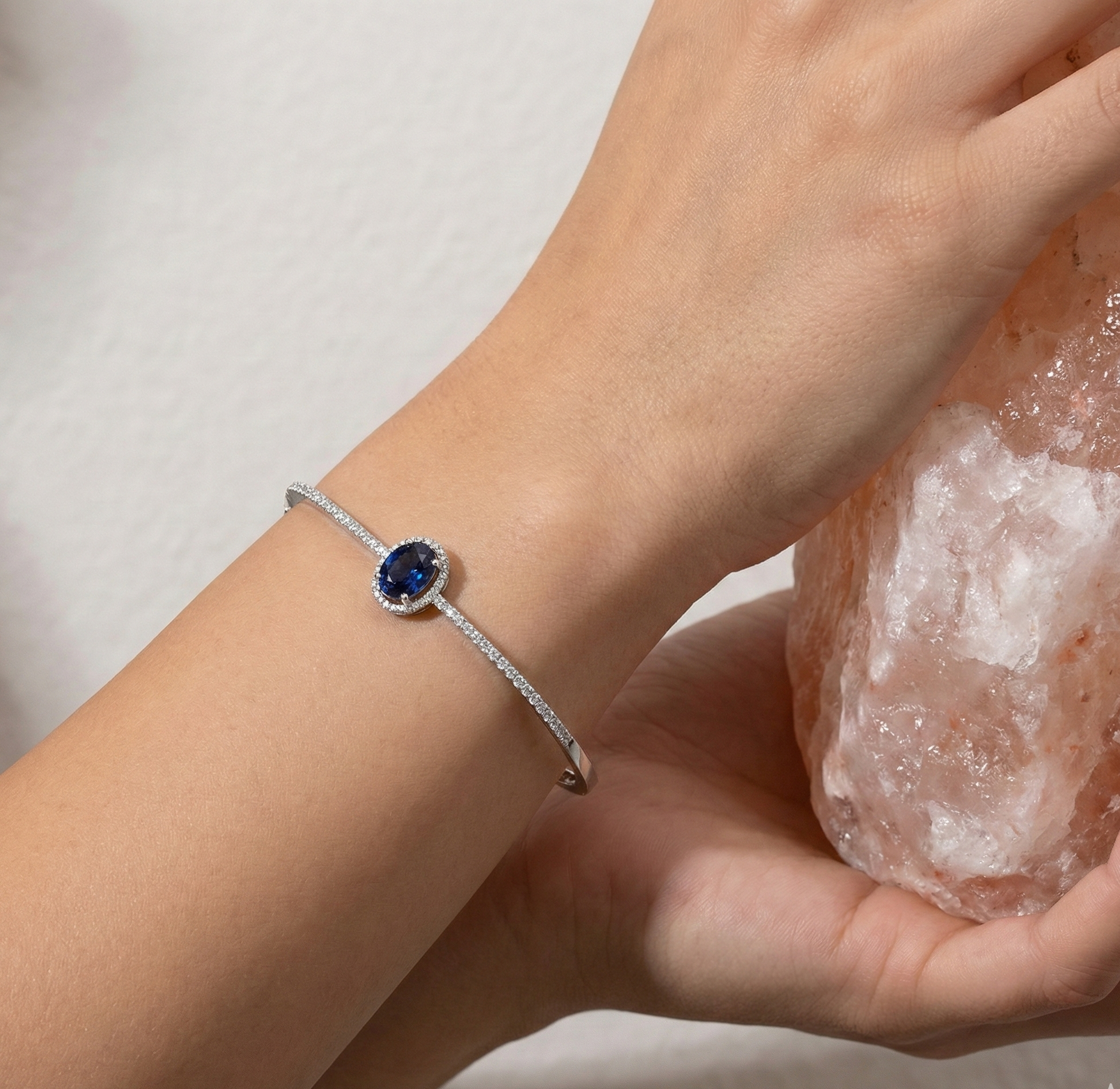 دستبند طلا نگین دار