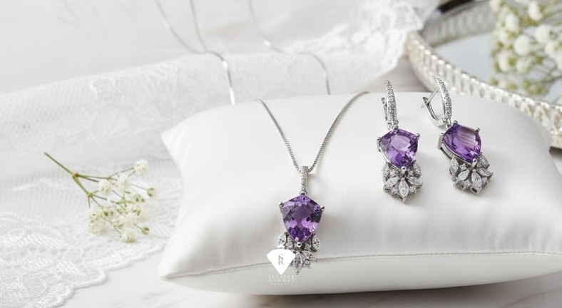 سرویس نگین دار بهتر است یا بدون نگین؟