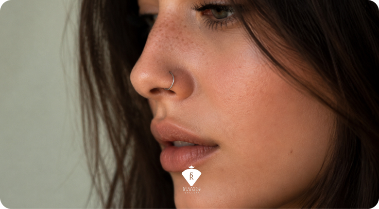 پیرسینگ پره در کنار سوراخ بینی